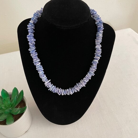 Hawaiian Blue Puka Shell Necklace Men or Women 17in Barrell Clasp Beach Coastal - Picture 2 of 5